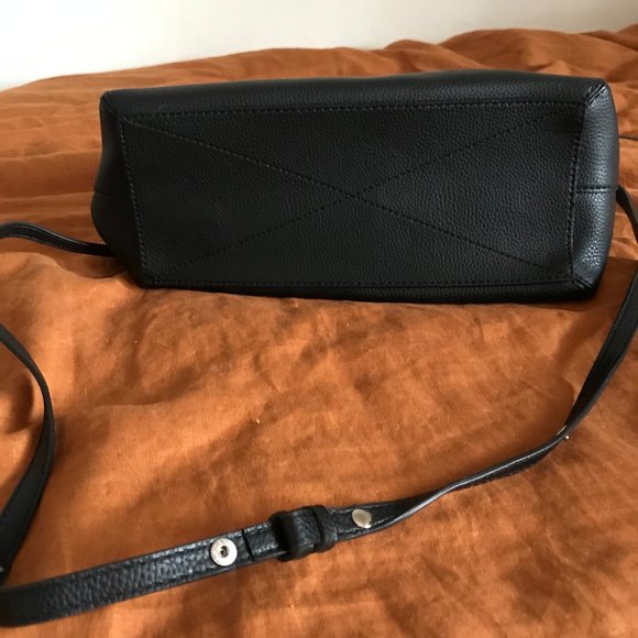 Calvin Klein Ultra Light Barrel Bag - Picture 4 of 6
